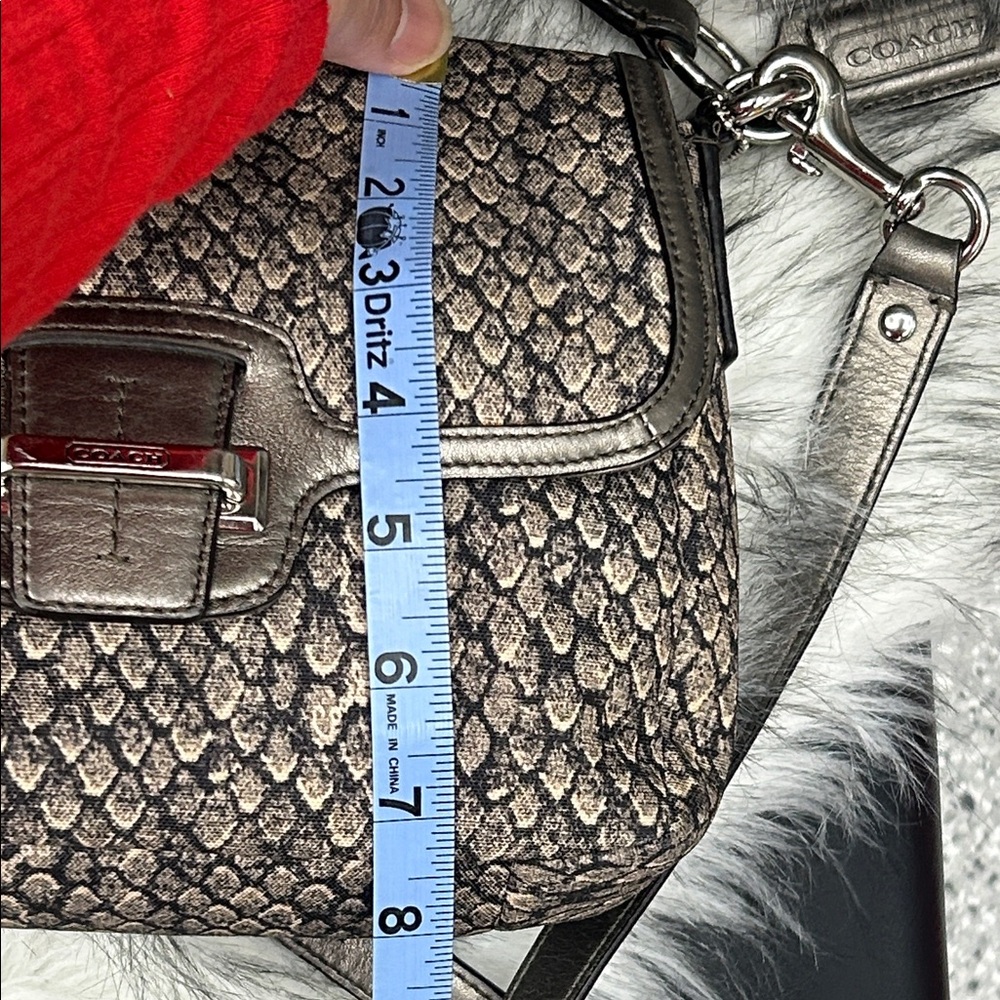 Coach Taylor Snake Pattern flap Crossbody handBag / crossbody - Picture 5 of 15